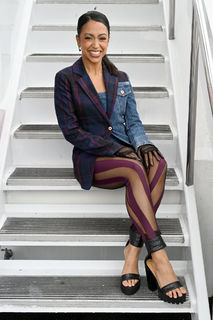 Liza Koshy feet photo thumbnail