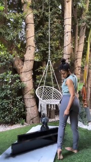 Liza Koshy feet photo thumbnail