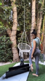 Liza Koshy feet photo thumbnail