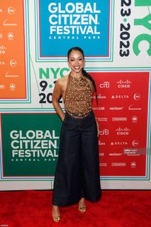Liza Koshy feet photo thumbnail