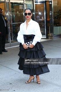 Liza Koshy feet photo thumbnail