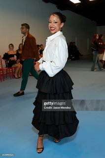 Liza Koshy feet photo thumbnail