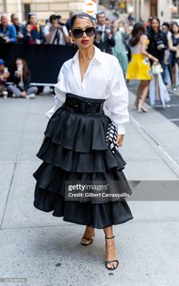 Liza Koshy feet photo thumbnail