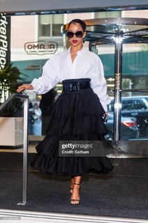 Liza Koshy feet photo thumbnail