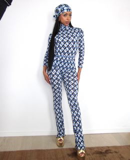 Liza Koshy feet photo thumbnail