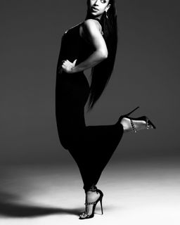 Liza Koshy feet photo thumbnail