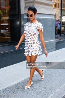 Liza Koshy feet photo thumbnail