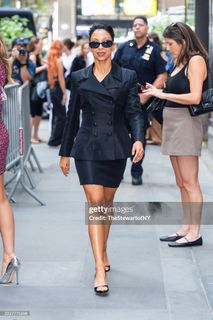 Liza Koshy feet photo thumbnail