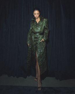 Liza Koshy feet photo thumbnail