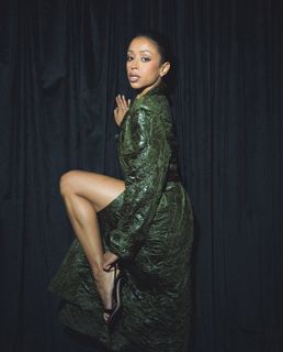 Liza Koshy feet photo thumbnail