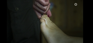 Liza Tzschirner feet photo thumbnail