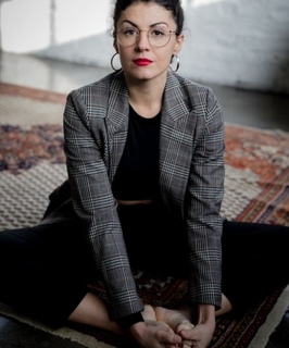 Liza Tzschirner feet photo thumbnail