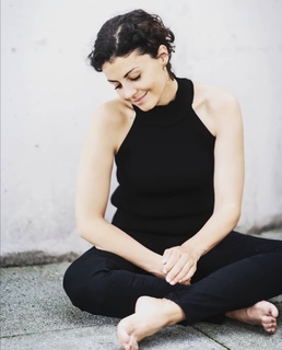 Liza Tzschirner feet photo thumbnail