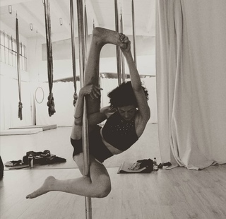 Liza Tzschirner feet photo thumbnail