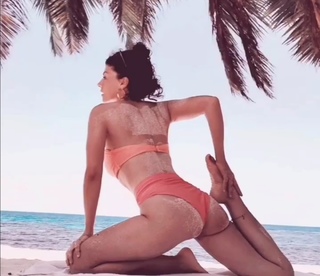 Liza Tzschirner feet photo thumbnail