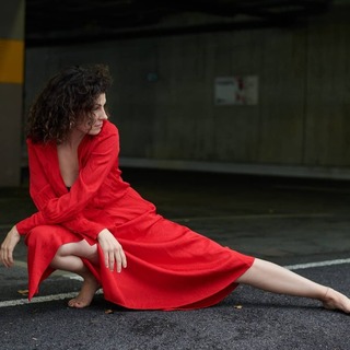 Liza Tzschirner feet photo thumbnail