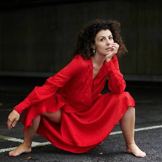 Liza Tzschirner feet photo thumbnail