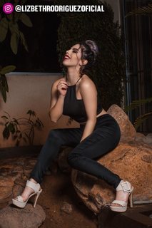 Lizbeth Rodríguez feet photo thumbnail