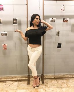 Lizbeth Rodríguez feet photo thumbnail