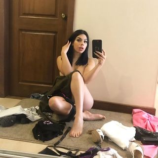 Lizbeth Rodríguez feet photo thumbnail