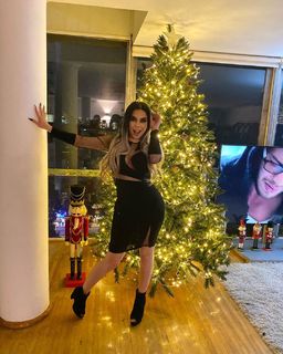 Lizbeth Rodríguez feet photo thumbnail