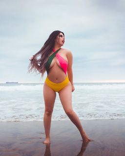 Lizbeth Rodríguez feet photo thumbnail