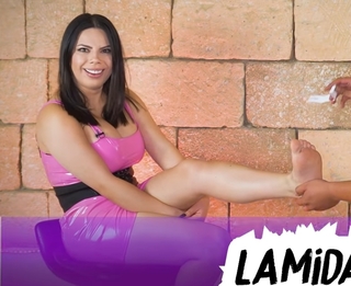 Lizbeth Rodríguez feet photo thumbnail
