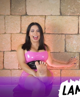 Lizbeth Rodríguez feet photo thumbnail