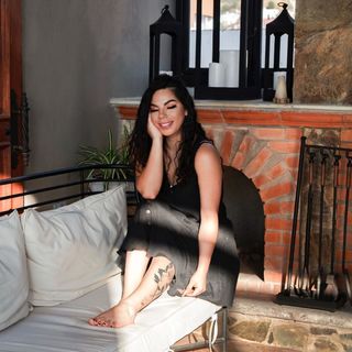 Lizbeth Rodríguez feet photo thumbnail