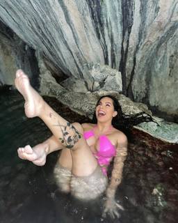 Lizbeth Rodríguez feet photo thumbnail