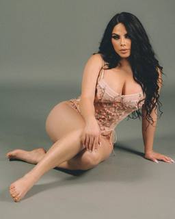 Lizbeth Rodríguez feet photo thumbnail