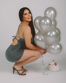 Lizbeth Rodríguez feet photo thumbnail