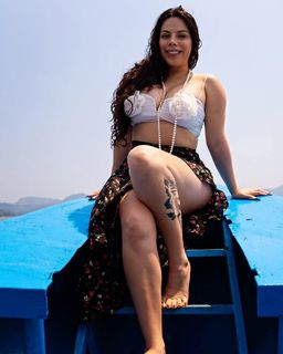 Lizbeth Rodríguez feet photo thumbnail