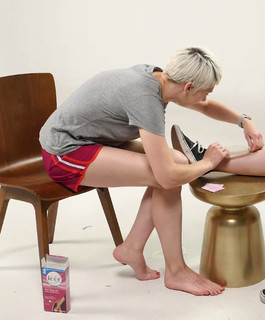 Lizzie Bassett feet photo 2