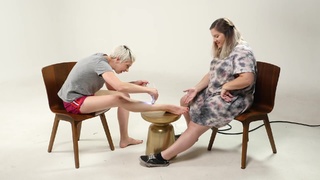 Lizzie Bassett feet photo 14