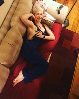 Lizzie Bassett feet photo 3