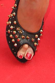 Lizzie Cundy feet photo thumbnail
