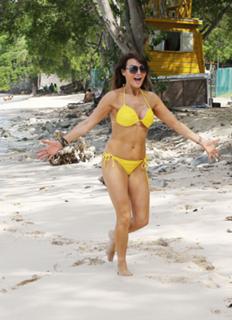Lizzie Cundy feet photo thumbnail