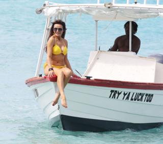 Lizzie Cundy feet photo thumbnail