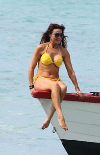Lizzie Cundy feet photo thumbnail
