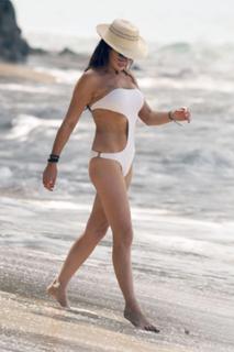Lizzie Cundy feet photo thumbnail