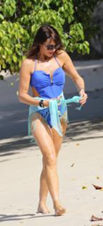 Lizzie Cundy feet photo thumbnail