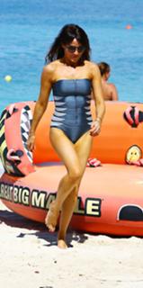 Lizzie Cundy feet photo thumbnail