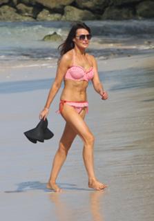 Lizzie Cundy feet photo thumbnail