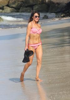 Lizzie Cundy feet photo thumbnail