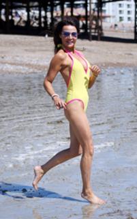 Lizzie Cundy feet photo thumbnail
