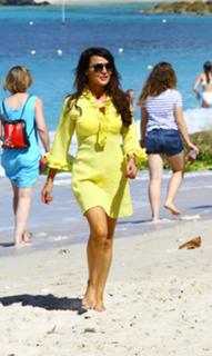 Lizzie Cundy feet photo thumbnail