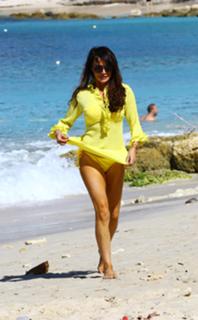 Lizzie Cundy feet photo thumbnail