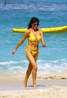 Lizzie Cundy feet photo thumbnail