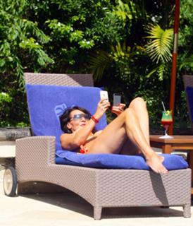 Lizzie Cundy feet photo thumbnail